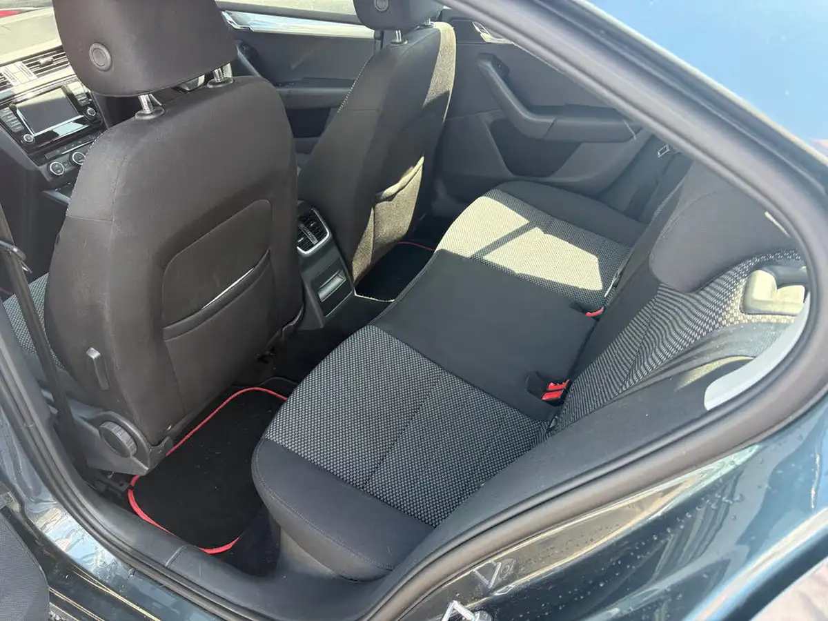 2015-skoda-octavia-16tdi-se-111ps-hatchback-dsg-big-2