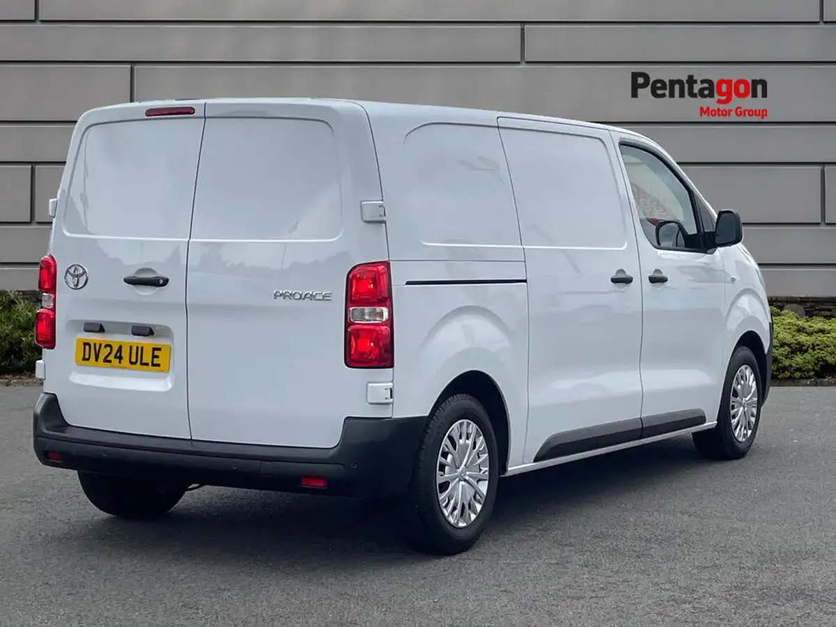 2024-toyota-proace-15d-icon-medium-without-plyliningrear-view-camera-big-4