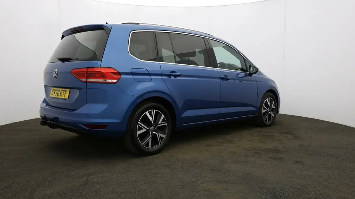 2021-volkswagen-touran-15-tsi-sel-dsg-big-6