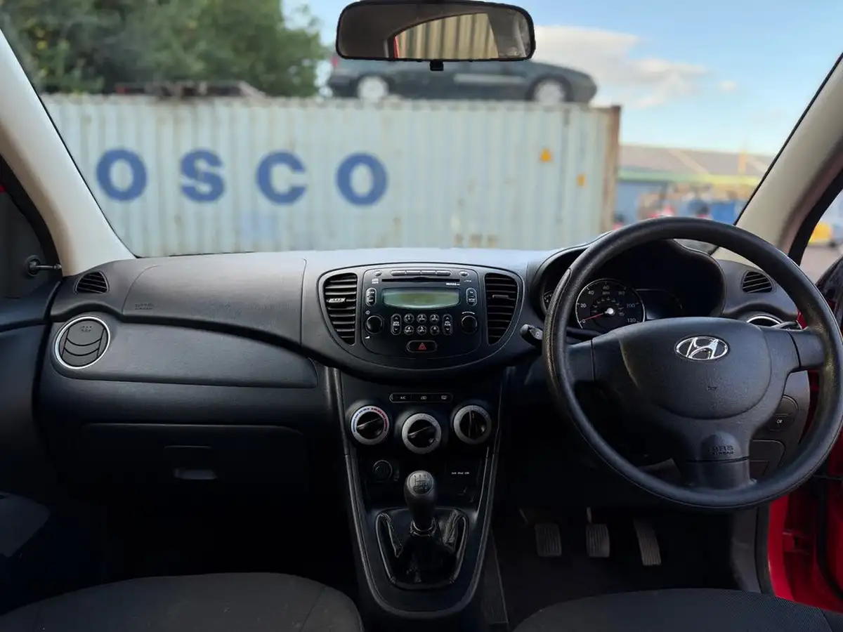 2012-hyundai-i10-12-classic-85bhp-big-17