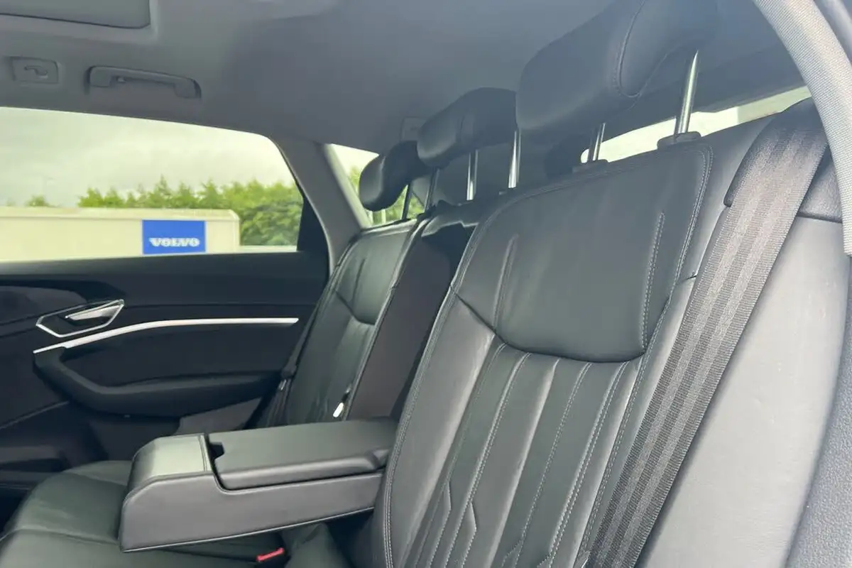 2019-audi-e-tron-55e-launch-edition-big-8