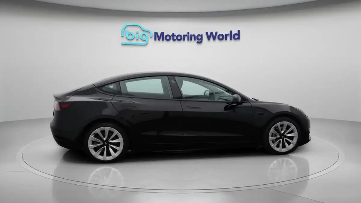 2022-tesla-model-3-e-long-range-big-8
