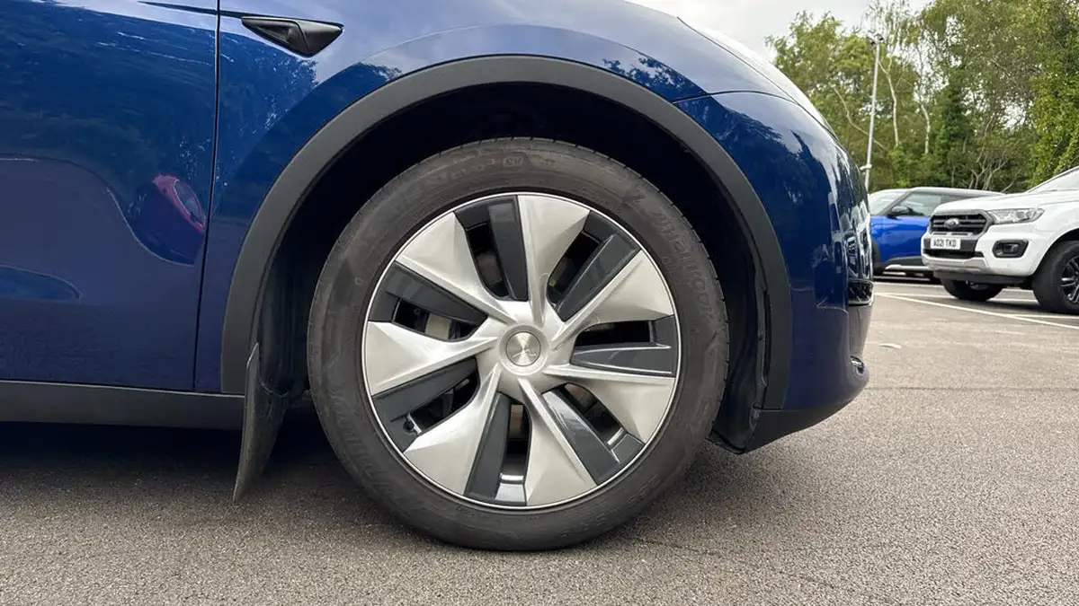 2023-tesla-model-y-e-rwd-big-19