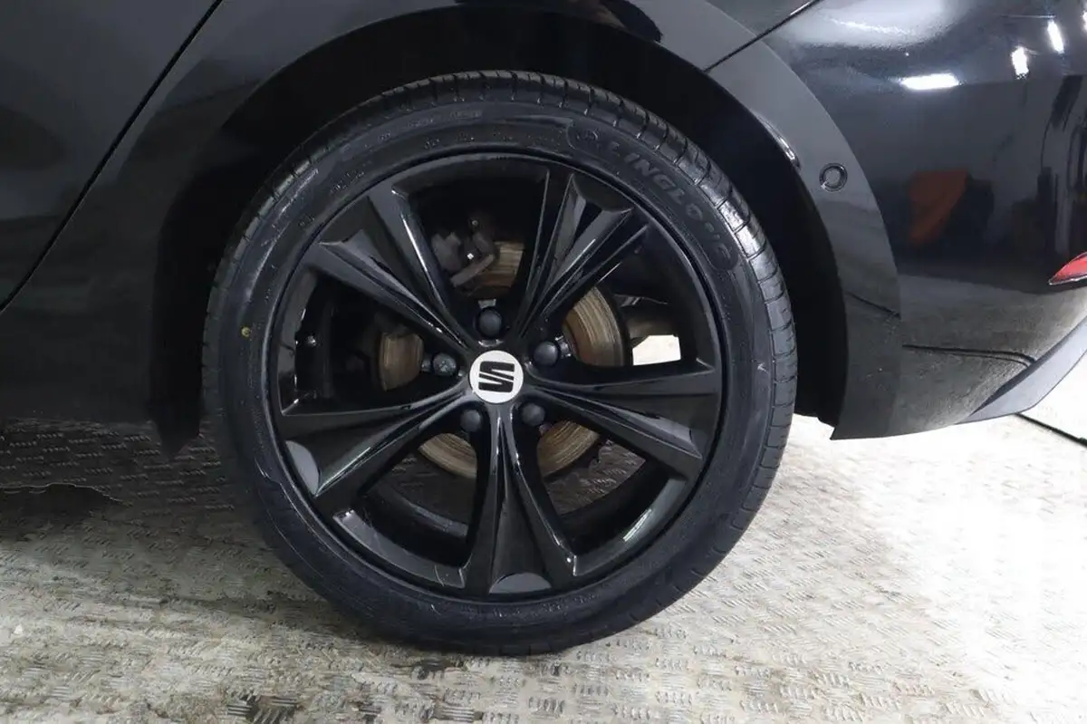 2021-seat-leon-15-etsi-fr-hatchback-big-29