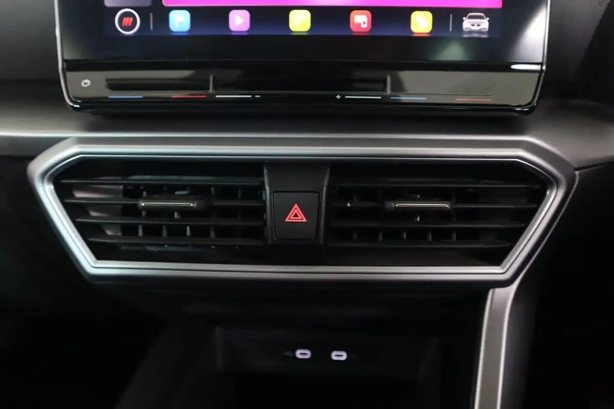 2021-seat-leon-15-etsi-fr-hatchback-big-53
