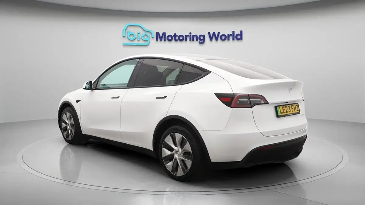 2023-tesla-model-y-e-long-range-big-5