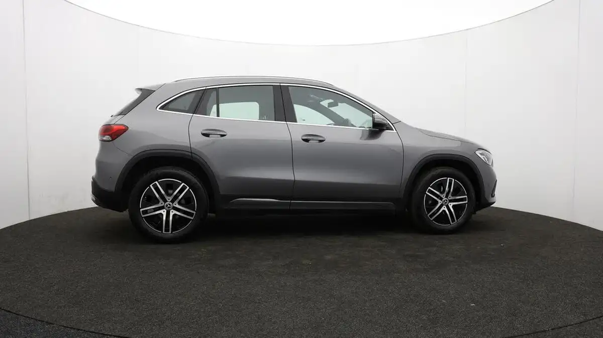 2022-mercedes-benz-gla-class-13-gla-200-sport-executive-big-40