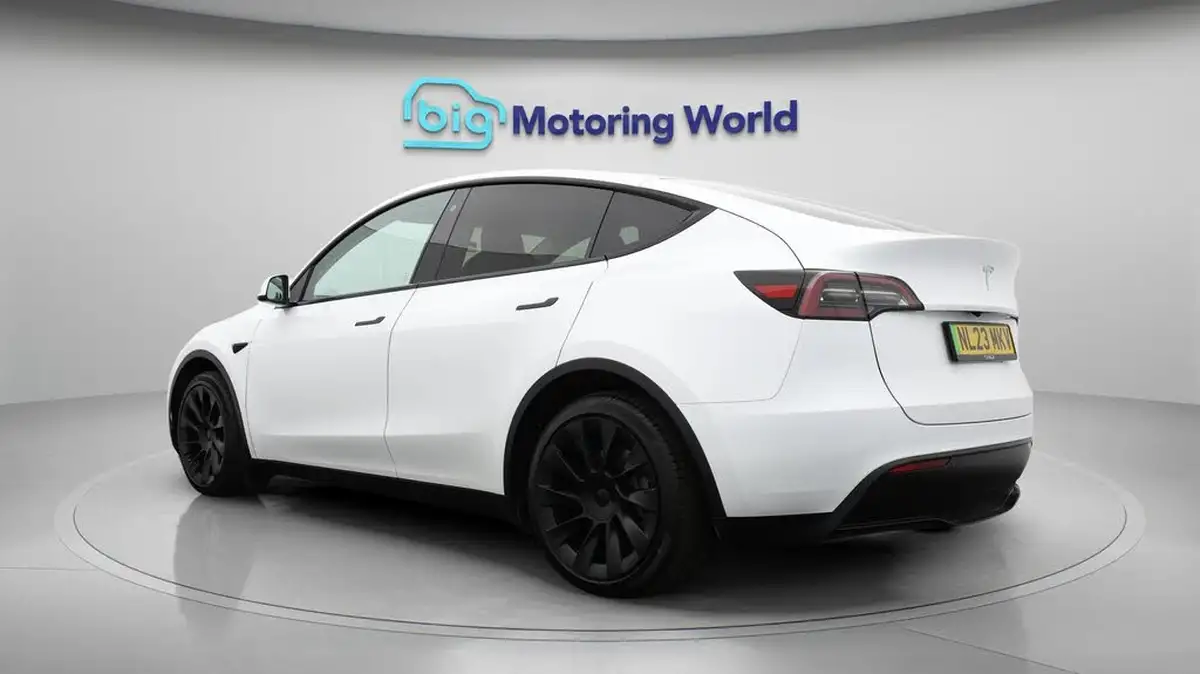 2023-tesla-model-y-e-rwd-big-5