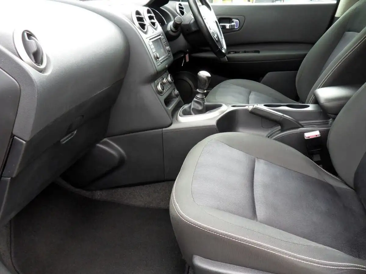 2012-nissan-qashqai-15td-n-tec-big-52