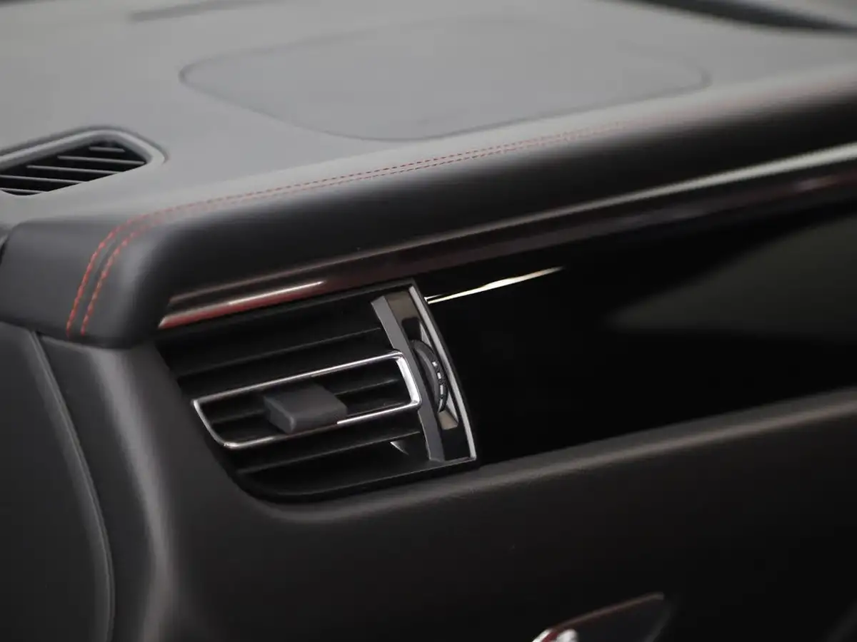 2021-porsche-macan-30-s-big-26
