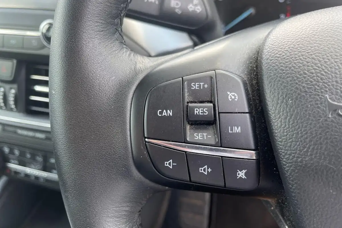 2020-ford-focus-big-17