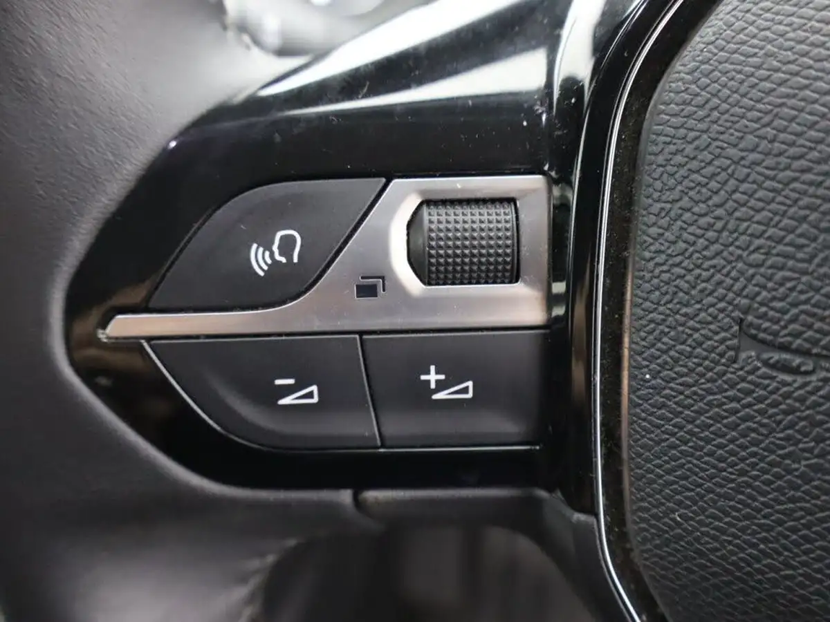 2022-peugeot-2008-suv-12-puretech-allure-premium-100bhp-big-26