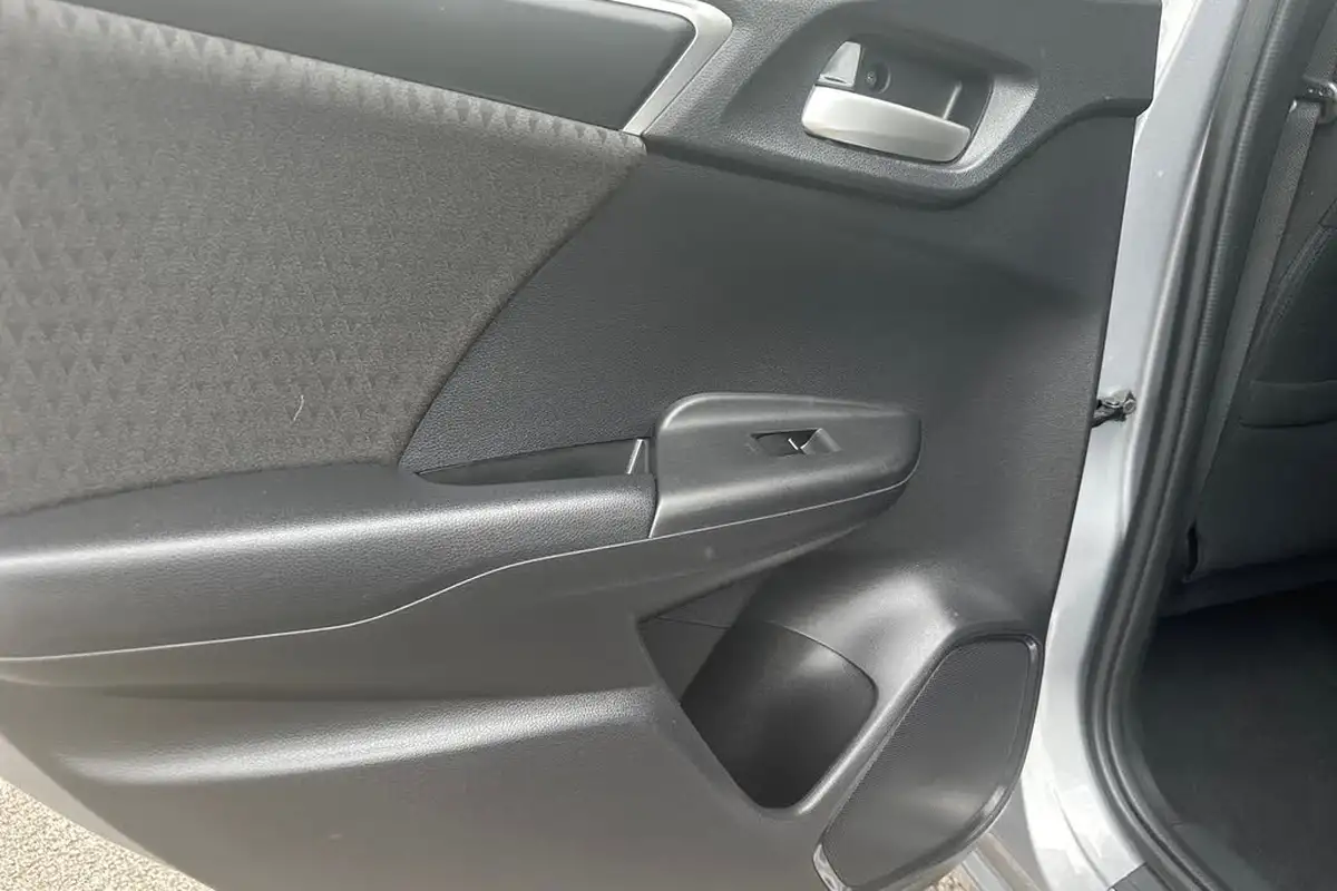 2018-honda-jazz-13-i-vtec-ex-navi-cvt-big-16