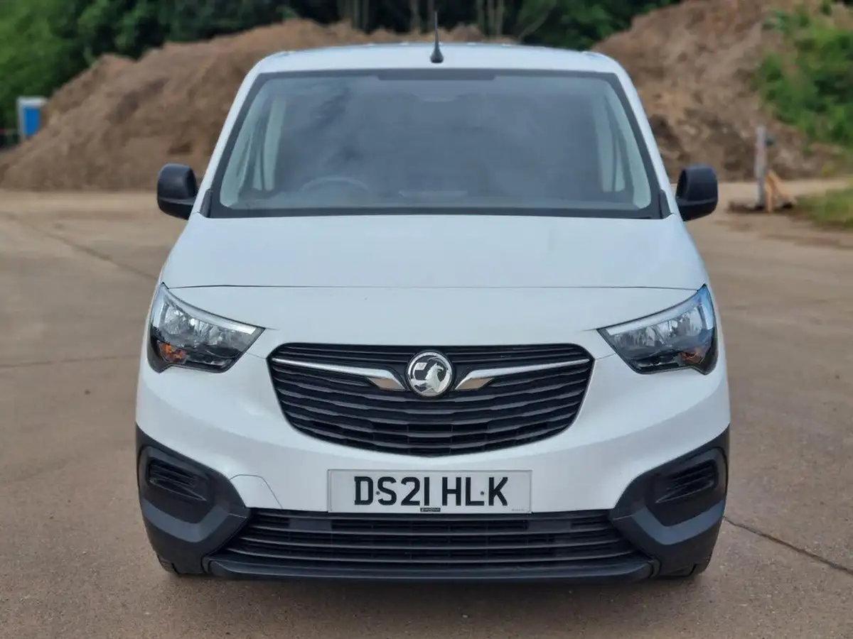 2021-vauxhall-combo-15cdti-dynamic-2300-100pseu6dt-l2h1-panel-big-12