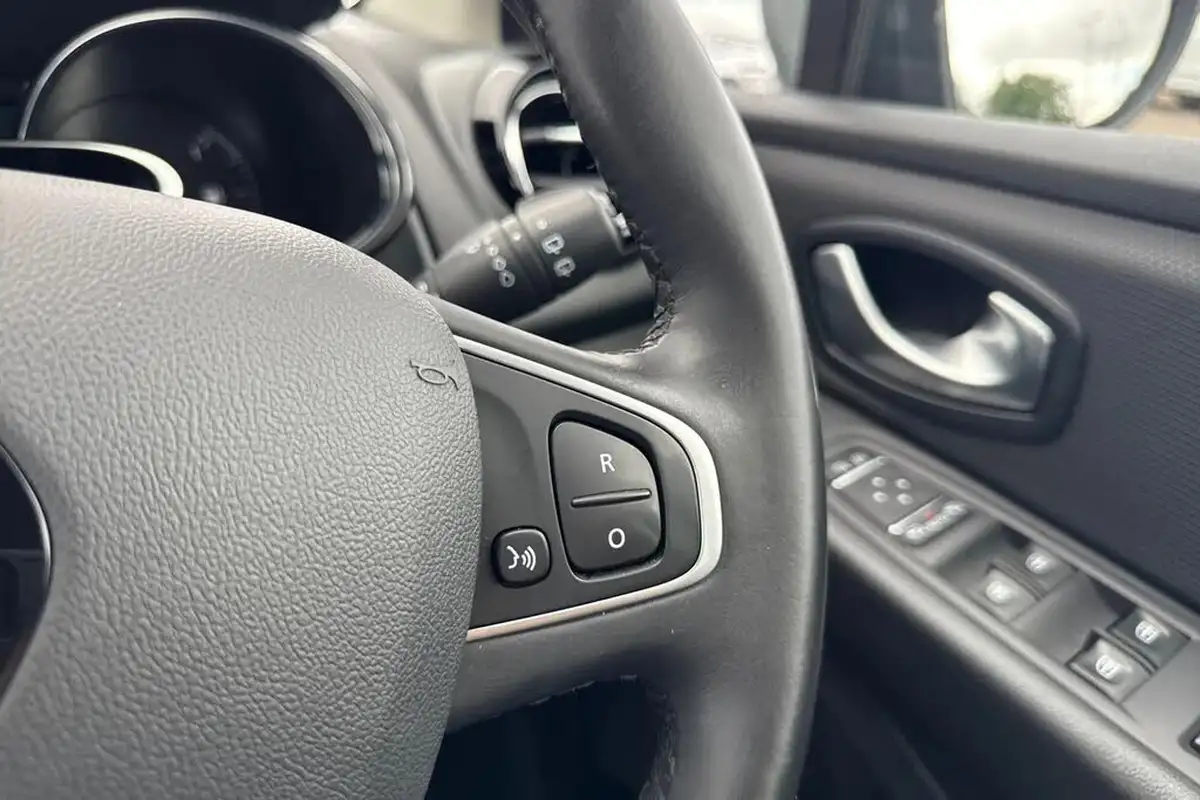 2019-renault-clio-09-tce-gt-line-big-37
