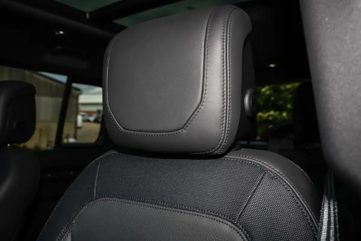 2024-land-rover-110-defender-30-d300-x-dynamic-hse-big-18