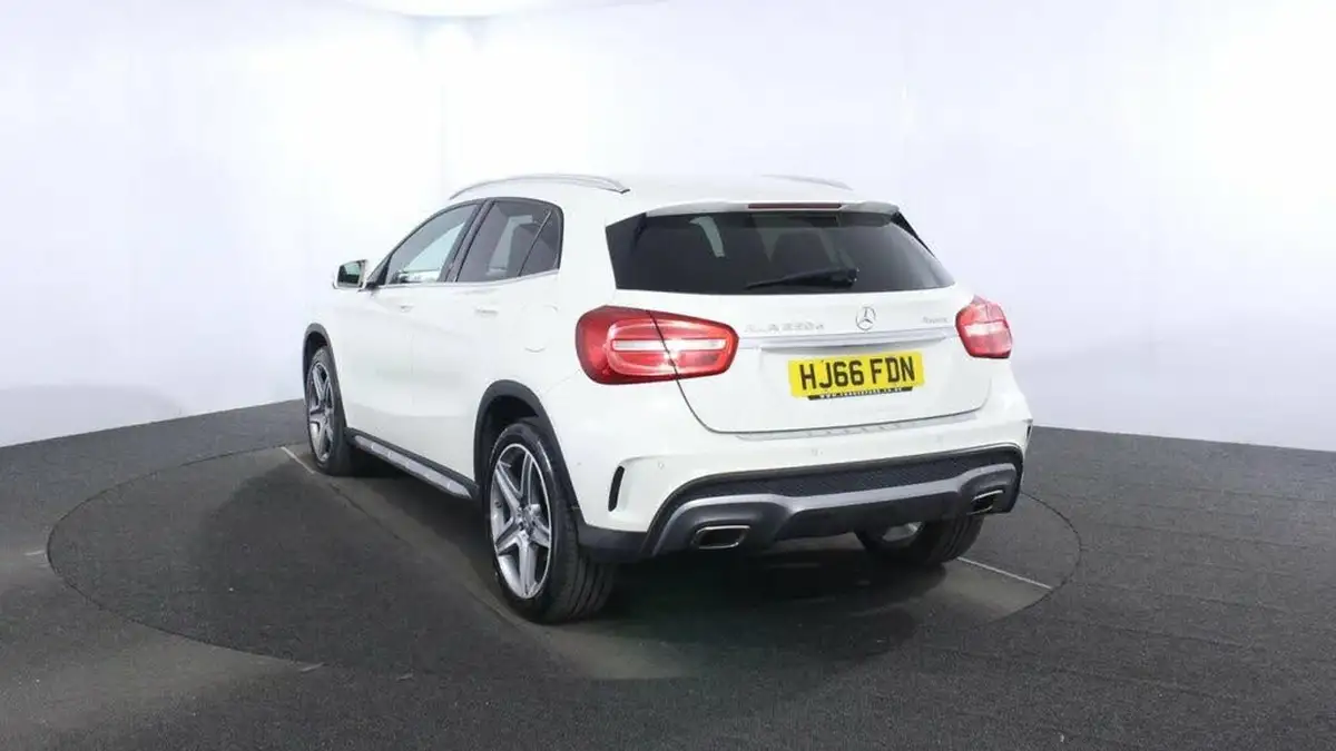 2016-mercedes-benz-gla-class-21d-gla-220d-amg-line-premiumss-7g-dct-big-4
