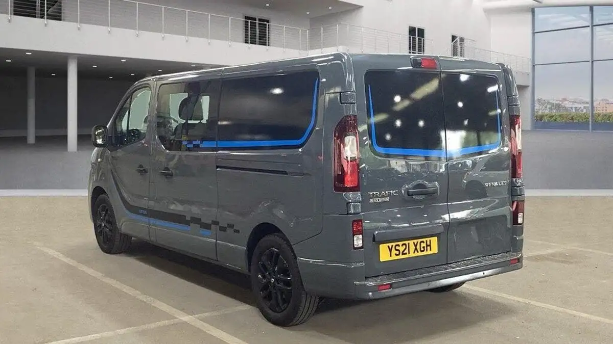 2021-renault-trafic-20dci-ll30-energy-170-black-edition-crew-edc-auto-big-5
