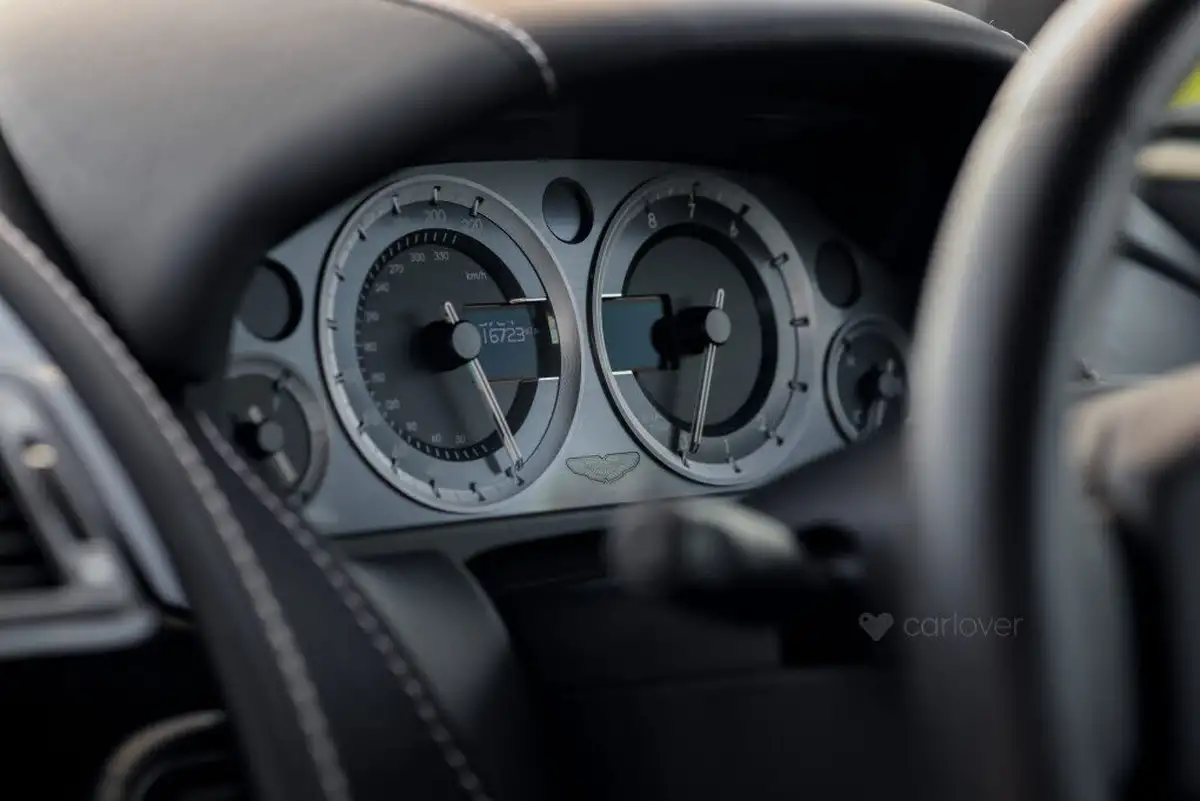 2013-aston-martin-vantage-47-coupe-big-66