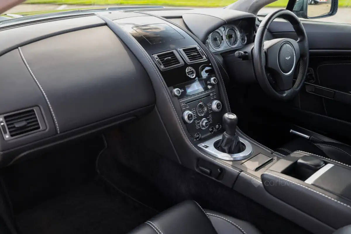 2013-aston-martin-vantage-47-coupe-big-42