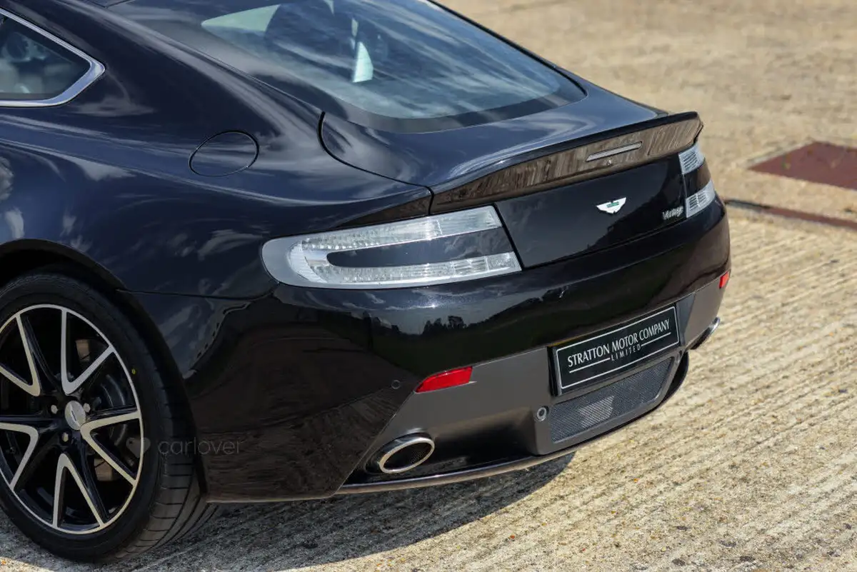 2013-aston-martin-vantage-47-coupe-big-18