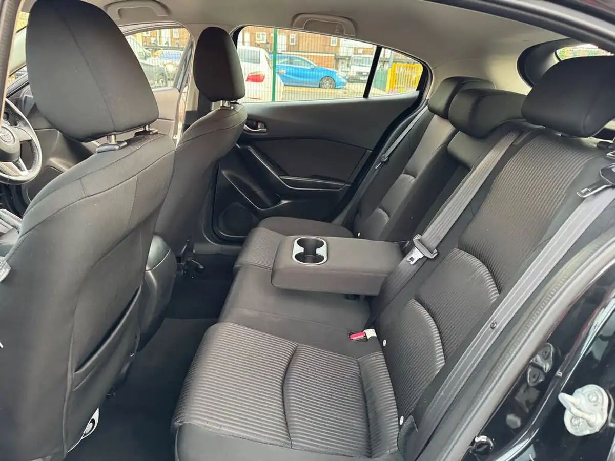 2015-mazda-mazda3-20-se-hatchback-5d-big-13