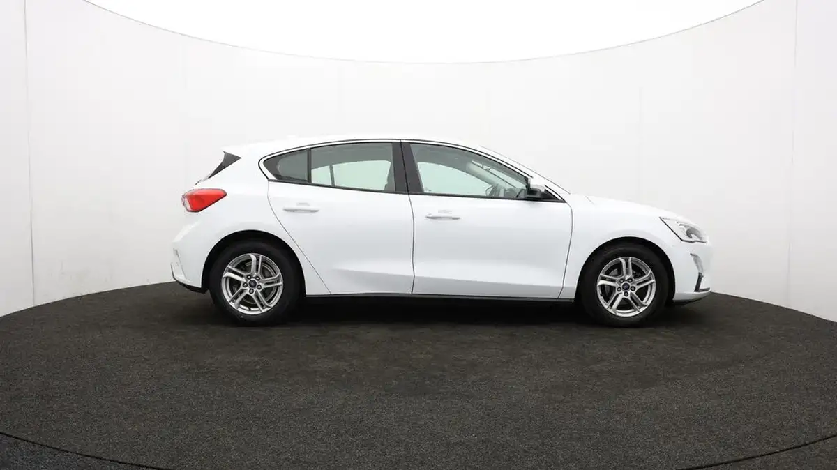 2019-ford-focus-15-zetec-120ps-hatchback-big-31