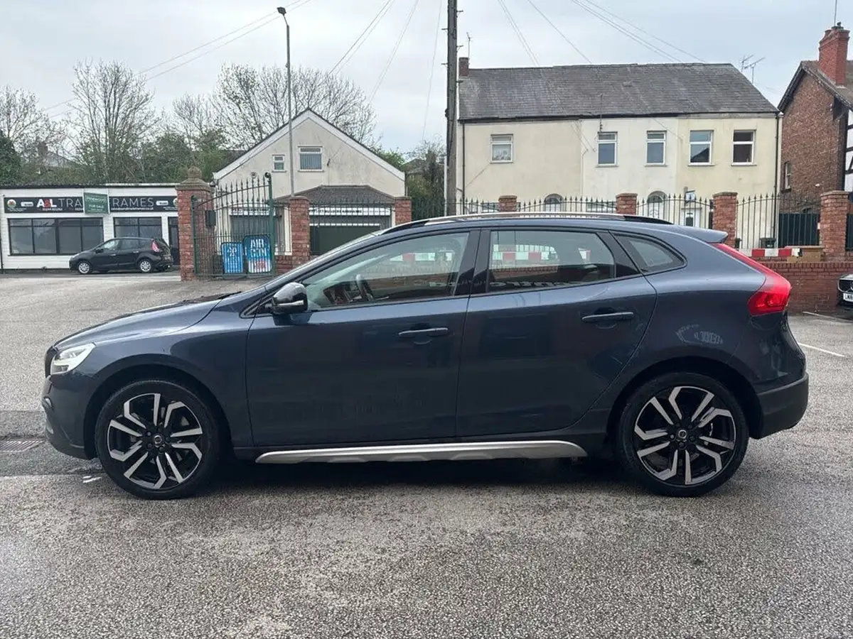 2018-volvo-v40-20td-d2-cross-country-pro-big-59