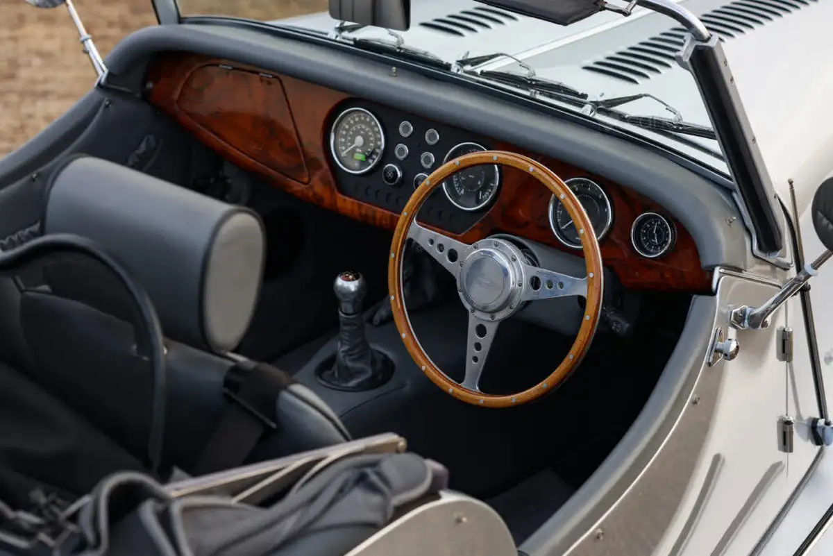 2008-morgan-plus-4-20-2-seat-big-34