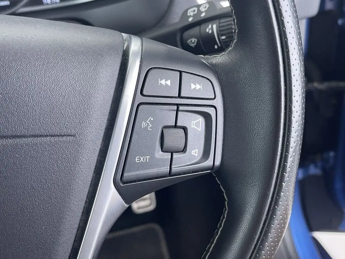 2018-volvo-v40-20td-d3-r-design-nav-plus-big-53