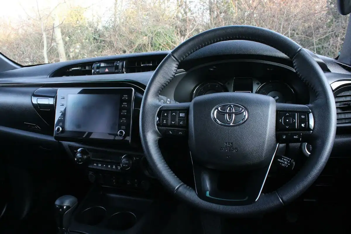 2023-toyota-hi-lux-28d-4d-invincible-x-2754cc-auto-big-8