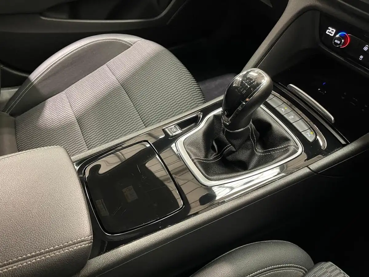 2018-vauxhall-insignia-grand-sport-20td-sri-vx-line-nav-big-16