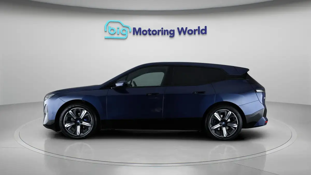 2022-bmw-ix-e-xdrive-40-m-sport-edition-big-3
