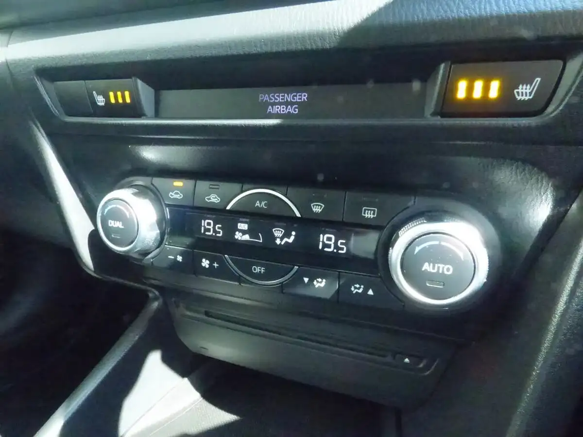 2017-mazda-mazda3-20-se-l-nav-hatchback-5d-big-25