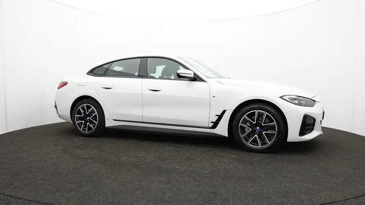 2022-bmw-i4-e-edrive40-m-sport-big-39