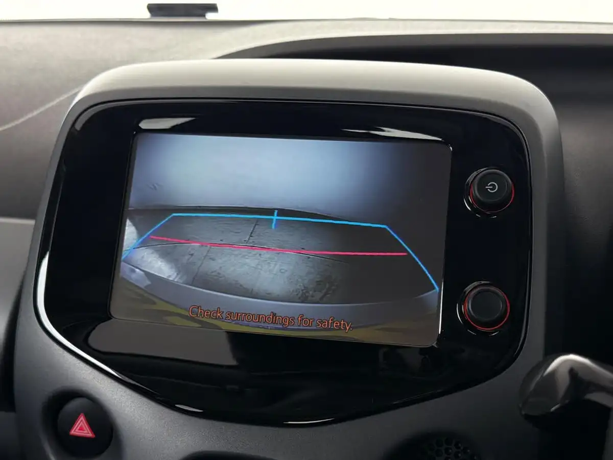 2018-toyota-aygo-10-vvt-i-x-play-68bhp-tss-5d-x-shift-big-32