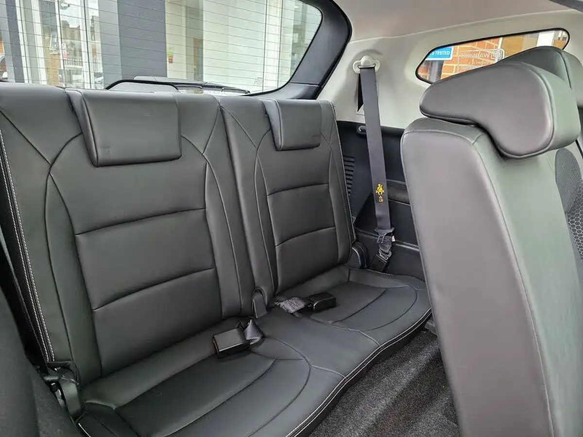 2013-nissan-qashqai2-15td-360-big-25
