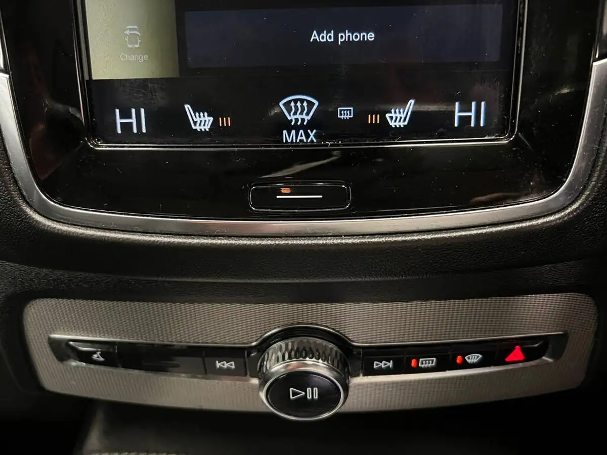 2016-volvo-xc90-20-inscription-t8-384bhp-hybrid-big-16
