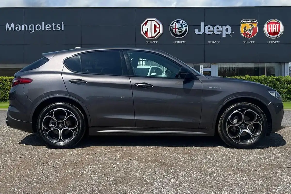 2023-alfa-romeo-stelvio-20-veloce-big-3