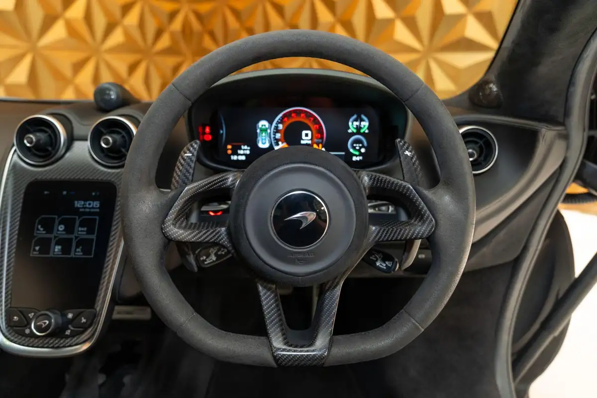 2018-mclaren-570gt-38-big-37