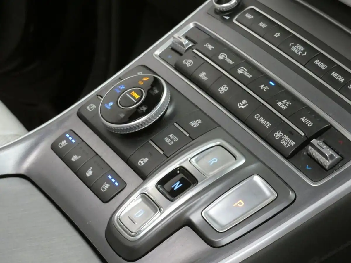 2022-hyundai-santa-fe-16-t-gdi-ultimate-265ps-4wd-phev-big-3