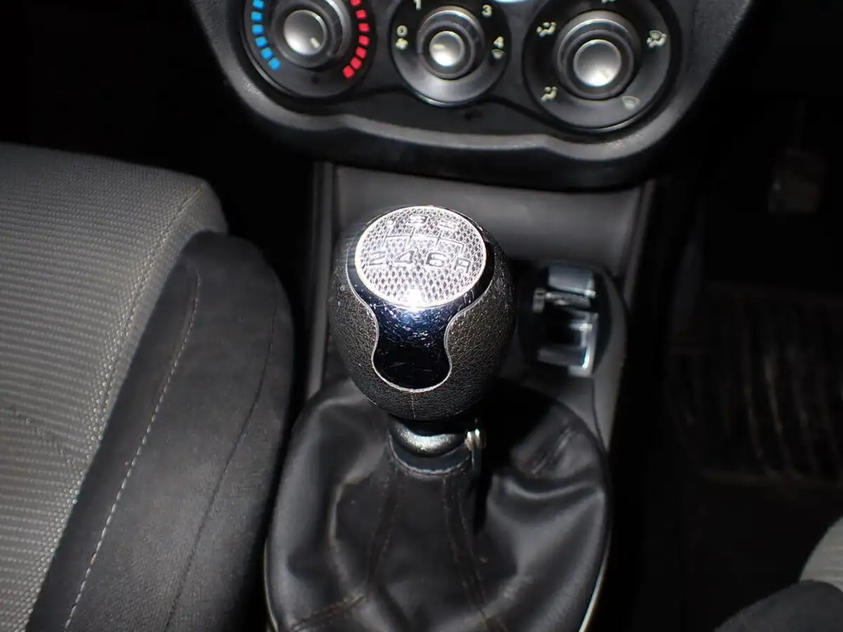 2009-alfa-romeo-mito-14-turismo-16v-big-11