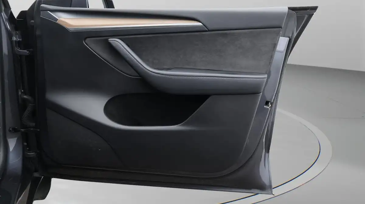 2022-tesla-model-y-e-long-range-big-20