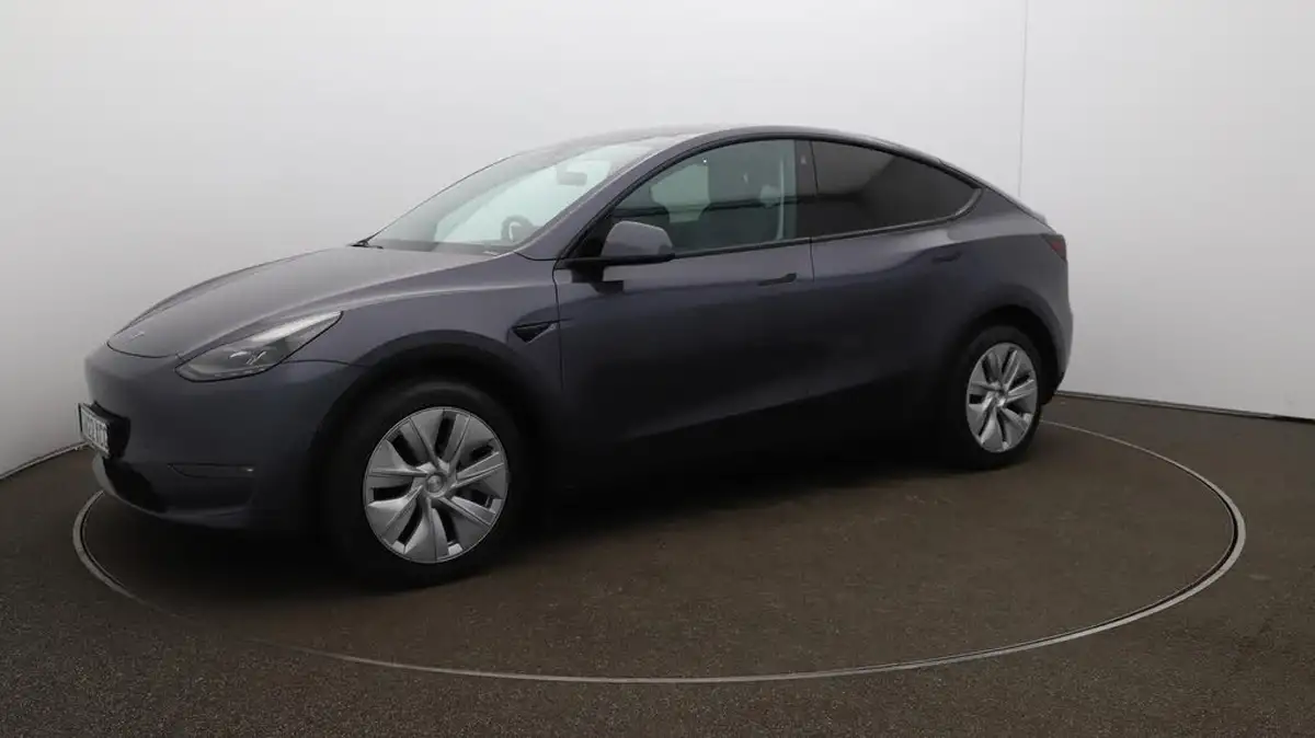 2022-tesla-model-y-e-long-range-big-68