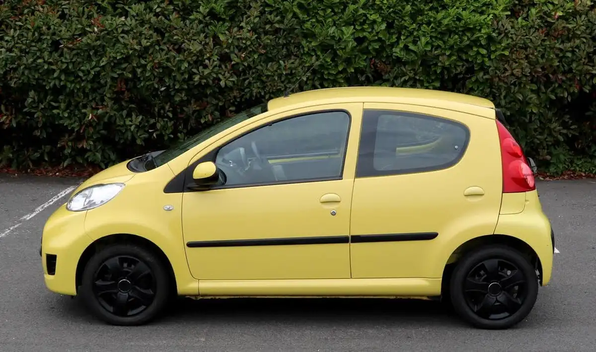 2010-peugeot-107-10-urban-5d-2-tronic-big-8