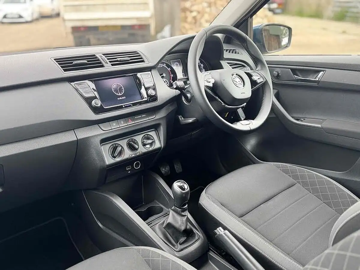 2021-skoda-fabia-10-tsi-se-95ps-estate-big-14