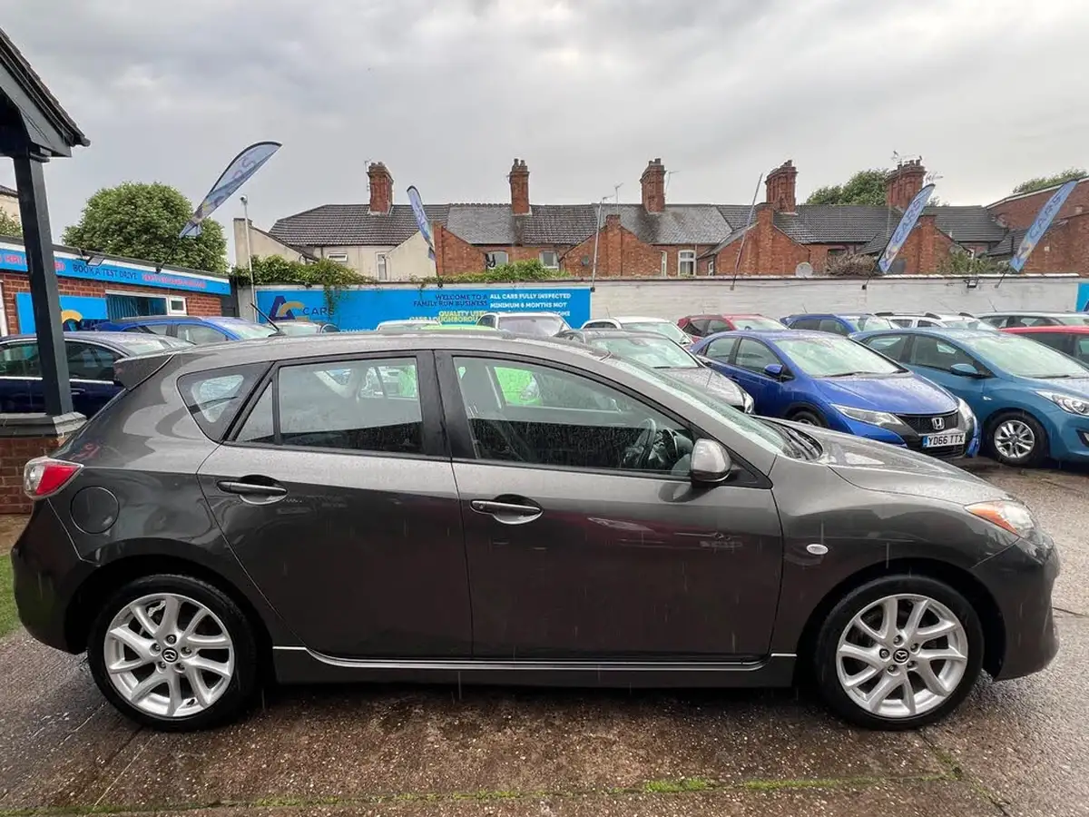 2013-mazda-mazda3-16-tamura-big-37