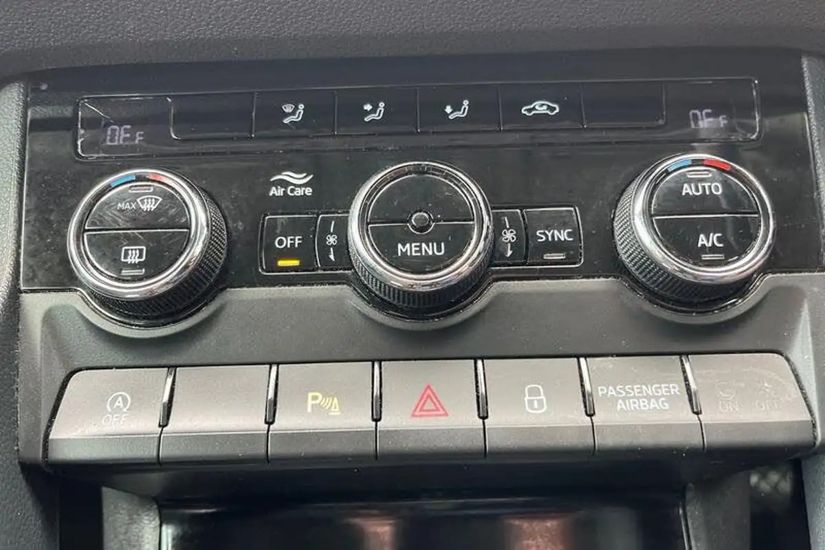 2020-skoda-karoq-15-tsi-se-technology-big-35