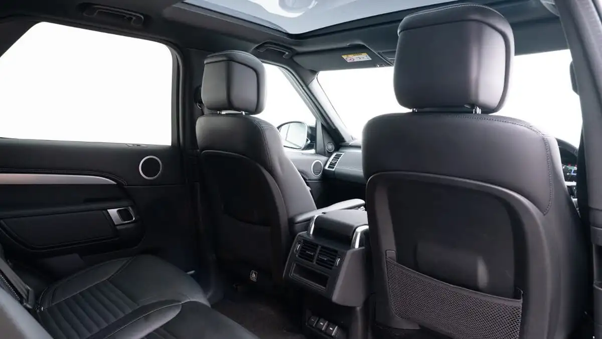 2023-land-rover-discovery-30-d300-dynamic-se-big-13