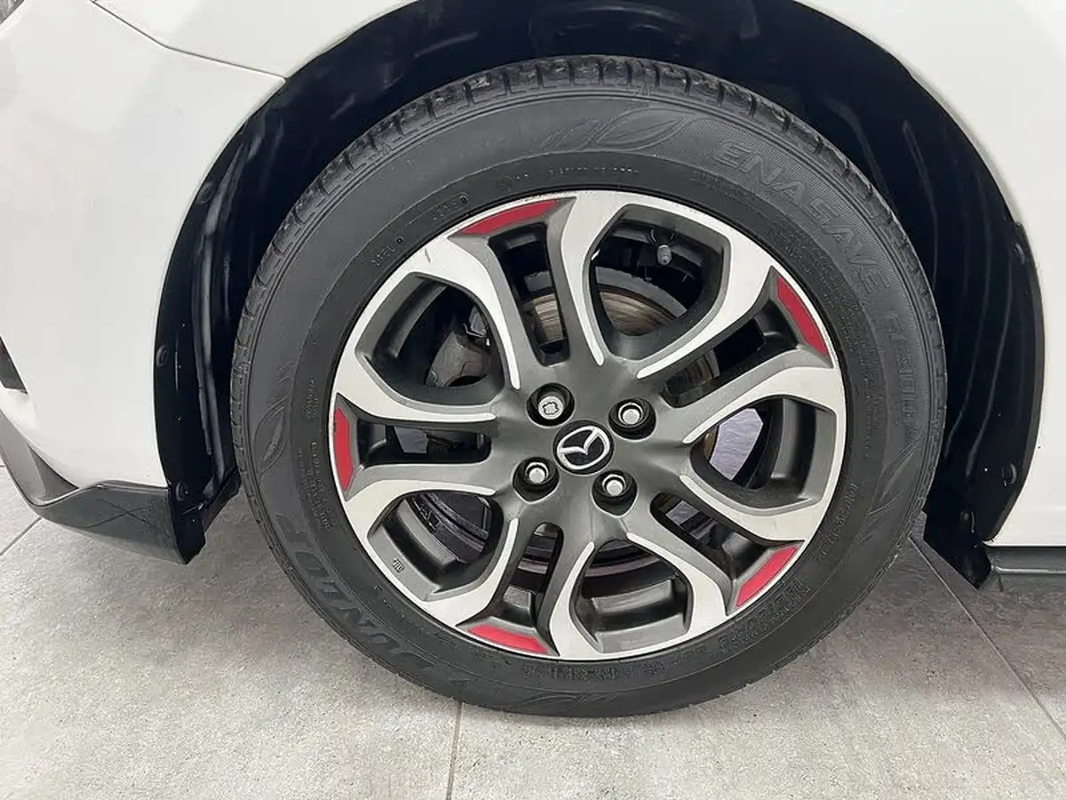 2016-mazda-mazda2-15-sport-black-big-19